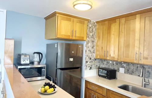 Waikiki Apartment | Center of Waikiki - 1 Bedroom 3 Queen Size Beds