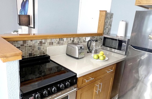 Waikiki Apartment | Center of Waikiki - 1 Bedroom 3 Queen Size Beds