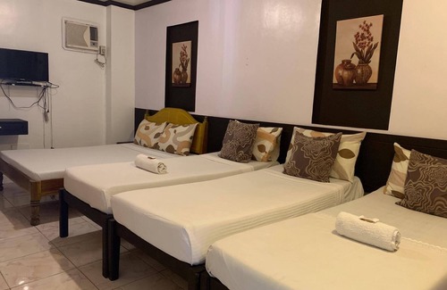Barangay Poblacion House | Center Parkway Pension House