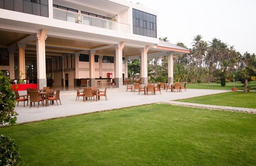 Ngwe Saung Hotel | Center Point Ngwe Saung Beach Resort