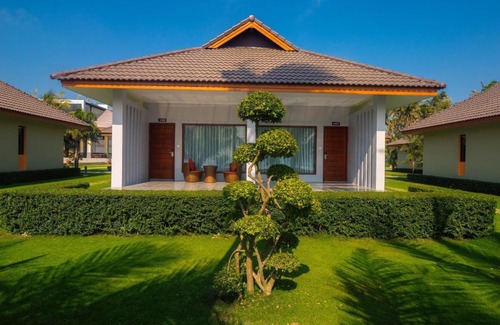 Ngwe Saung Hotel | Center Point Ngwe Saung Beach Resort