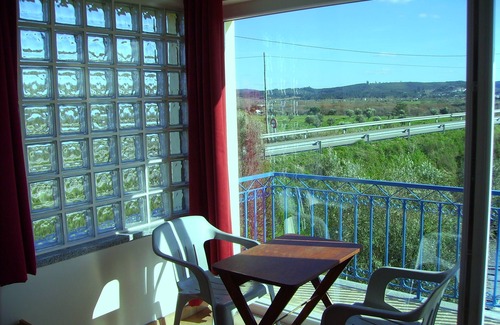 Ortiga Villa | Center Portugal, 3 min walk to the Tagus, 10 min drive to the beach.