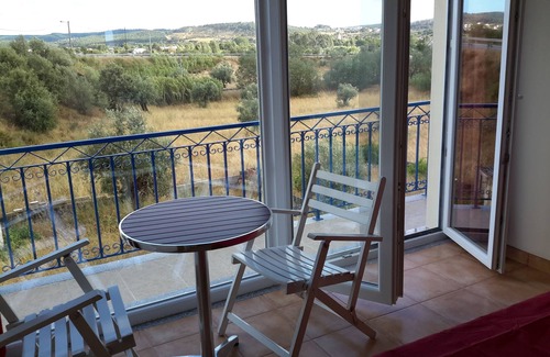 Ortiga Villa | Center Portugal, 3 min walk to the Tagus, 10 min drive to the beach.