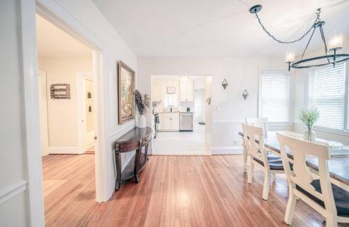 Apex House | Center St Retreat - 1 Block from Downtown!