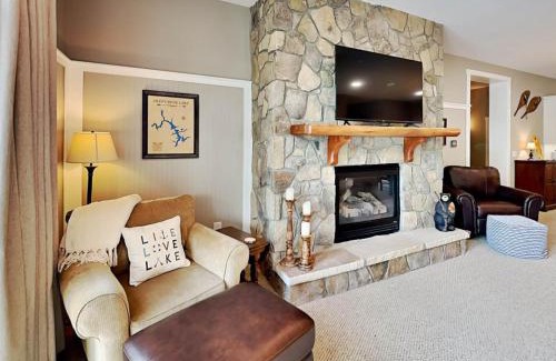 McHenry House | Center Stage