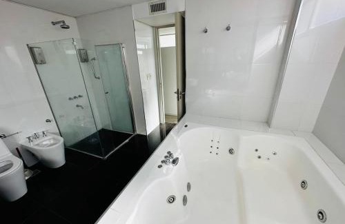 La Plata Apartment | Center Suites con terraza privada