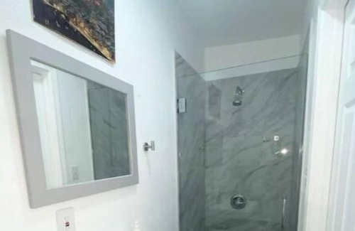 Chinatown Apartment | Center Vegas casita Bedroom