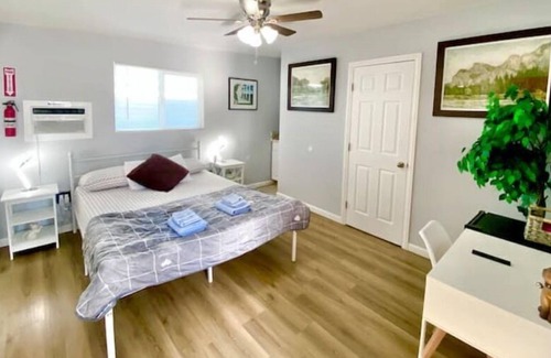 Chinatown Apartment | Center Vegas casita Bedroom