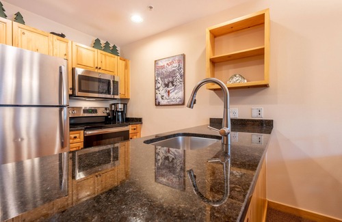 Copper Mountain Village Condo | Center Village One Bedroom, Free Wifi, Free Underground Parking