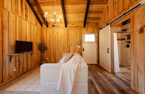 Smithville House | CenterHillLake TinyCabinfor2 PeacefulCountryside Cabin 1