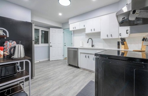 Highland Park House | CenterStreet-Cozy 3bed Pet Friendly Suite 08Entire