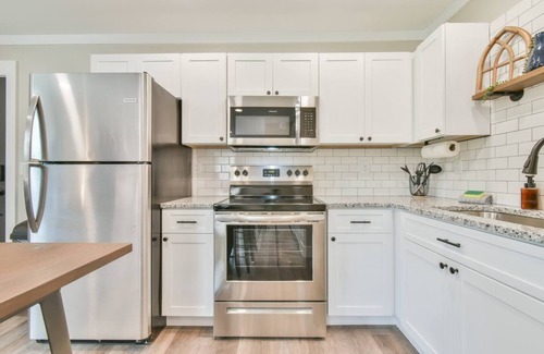 Helen House | Centertown Studio - Skyline Rooftop Views in the center of town