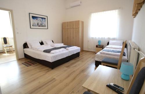 Szentes Bed & Breakfast | Centrál Panzió