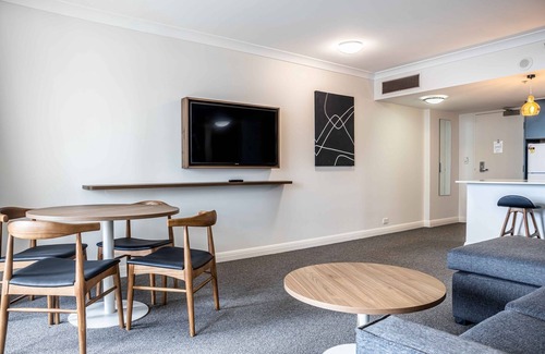 Chatswood Apartment | Central 1-Bed with Parking, Pool, Sauna & Gym