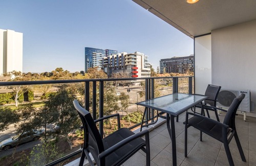 City West Apartment | Central 1-Bed with Parking, BBQ and Indoor Pool