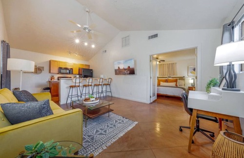 Blenman-Elm House | Central/1 BR & 1 BA/Fenced/Cozy/Guesthouse