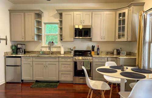 Alta Vista Apartment | Central 1br 1ba SA Casita w full kitchen & patio