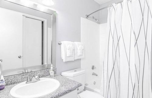 Brentwood Apartment | Central 1BR King Bed Suites, Close to Downtown & Domain