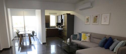 Larnaca City Centre Apartment | Central 2 Bdr Flat St Lazaros - Phoenix Lodge