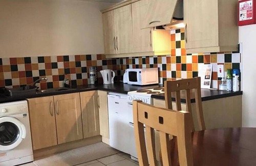 Londonderry Apartment | Central 2 Bed Apartment Above Great Derry Pub
