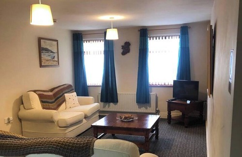 Londonderry Apartment | Central 2 Bed Apartment Above Great Derry Pub