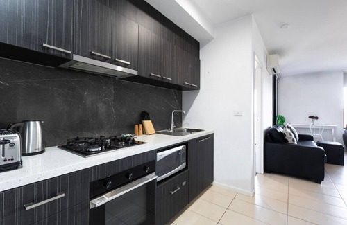 North Melbourne Apartment | Central 2-Bedroom Apt with Parking in North Melbourne