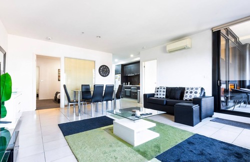 North Melbourne Apartment | Central 2-Bedroom Apt with Parking in North Melbourne