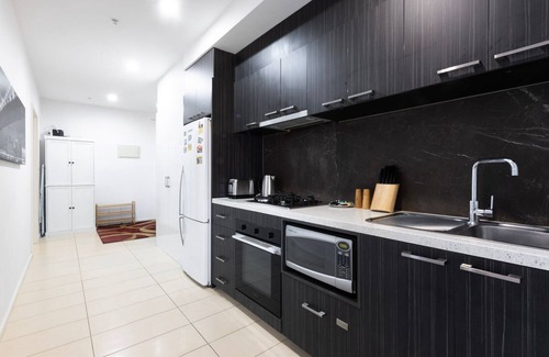North Melbourne Apartment | Central 2-Bedroom Apt with Parking in North Melbourne