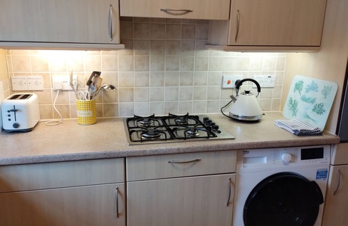 Leith Apartment | Central 2-Bedroom Apartment with private parking - home from home