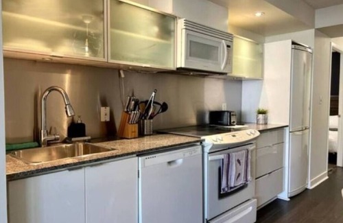 CityPlace Apartment | Central 2- bedroom condo w/parking