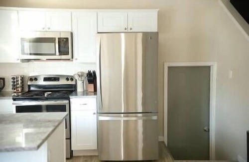 Sunset House | Central 2 bedroom with fully stocked kitchen