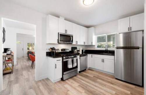 Southeastern Sacramento House | Central 2BR 1BA & Arcade Crib in the heart of Sac