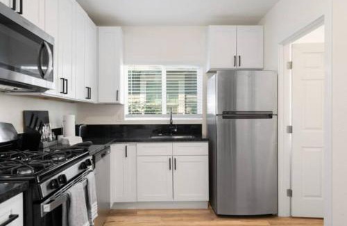Southeastern Sacramento House | Central 2BR 1BA & Arcade Crib in the heart of Sac