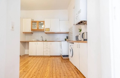 Neulerchenfeld Apartment | Central 2BR Apartment by Wiener Stadthalle