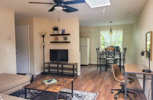 Pinellas Park Apartment | Central 2BR Apt: Heated Pool & W/D on Site