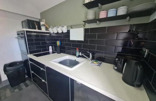 Derby Apartment | Central 2BR Apt, Self Check In, Parking, By DerBnB