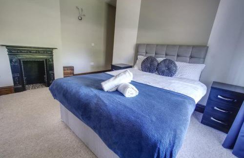 Derby Apartment | Central 2BR Apt, Self Check In, Parking, By DerBnB