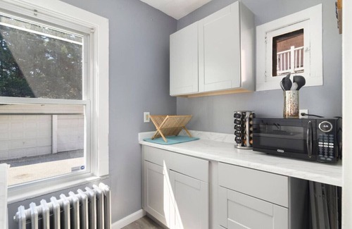 Blackstone Apartment | Central 2BR East Side, Brown, Dining, Hospital