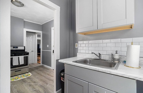 Blackstone Apartment | Central 2BR East Side, Brown, Dining, Hospital