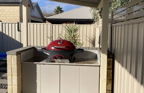 Busselton House | Central 3 Bed home with pool, EV Charger and unlimited free Wi-Fi