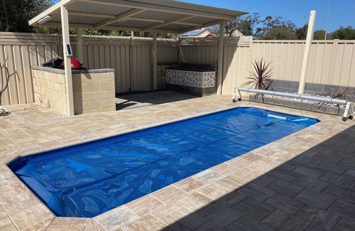 Busselton House | Central 3 Bed home with pool, EV Charger and unlimited free Wi-Fi