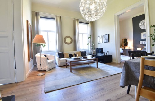 Csarnok negyed Apartment | Central 3 bedroom 3 bathroom with balcony