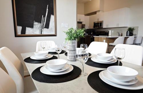 North Central Edmonton House | Central 3 Queen Beds,Double Garage,Disney+