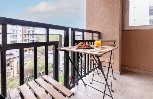 Bucharest Apartment | Central 3BR, 2 Bath – Ideal for Families/Groups