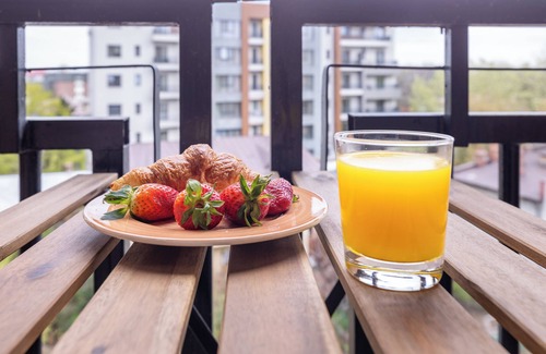 Bucharest Apartment | Central 3BR, 2 Bath – Ideal for Families/Groups