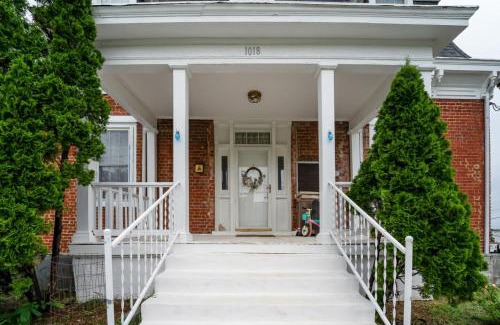 Lynchburg House | Central 4BR Historic Gem Near Colleges