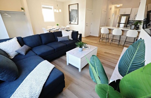 North Central Edmonton House | Central 5 Bedroom |A/C|Rogers|Commonwealth|EXPO