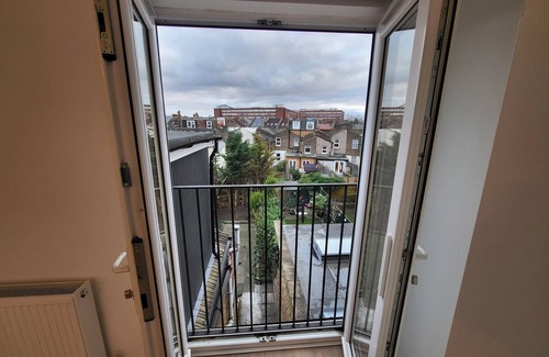Tooting House | Central 5BR Retreat - Walk to Tube, Explore London