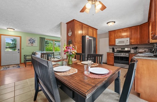 Traverse City House | Central A/C | On Lake w/Hot Tub I Kayaks