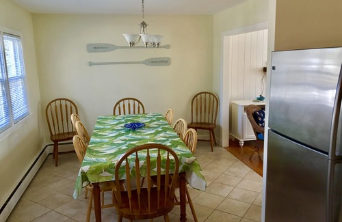 West Dennis House | Central A/C, Walk to Beach, Gated Yard, Wifi, HD TV, Gas Grill, Firepit